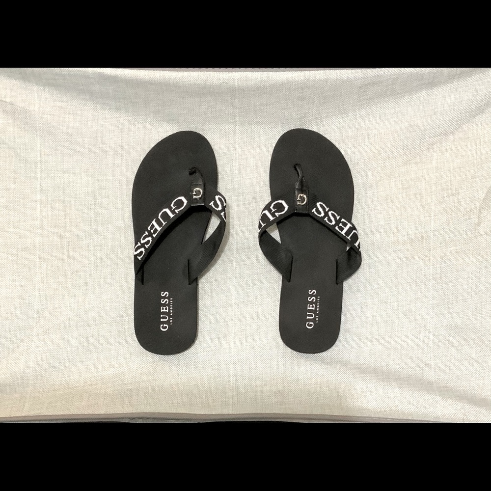 Guess size 7 black and white flip flops